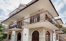 Maribela Apartments
